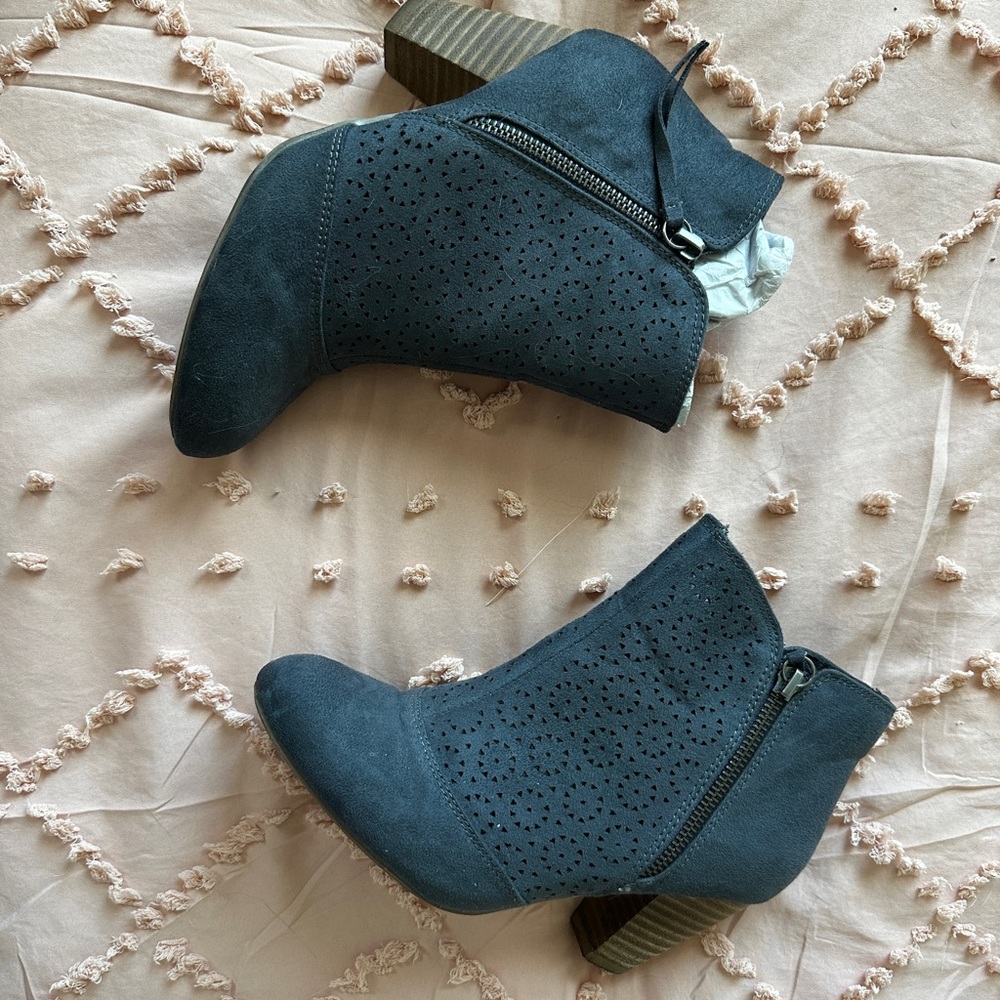 Size 7 Report blue booties